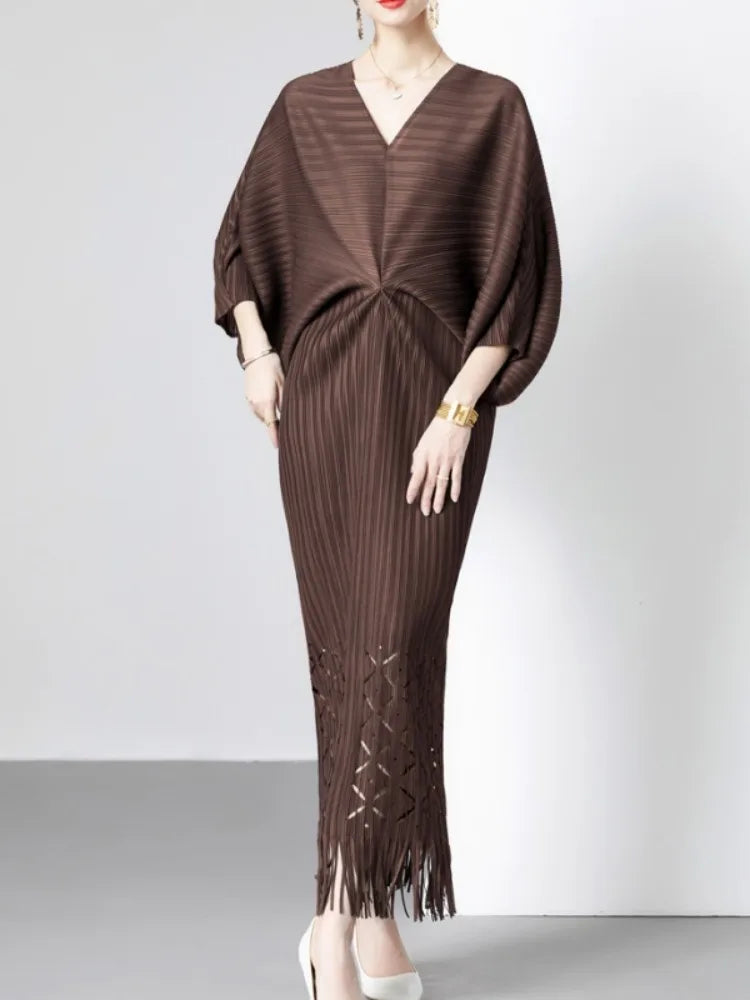 V-neck Batwing Sleeve Fringe Evening Dress in Solid Colour VestiVogue