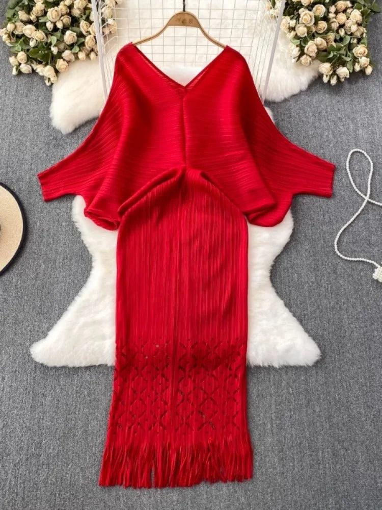 V-neck Batwing Sleeve Fringe Evening Dress in Solid Colour VestiVogue