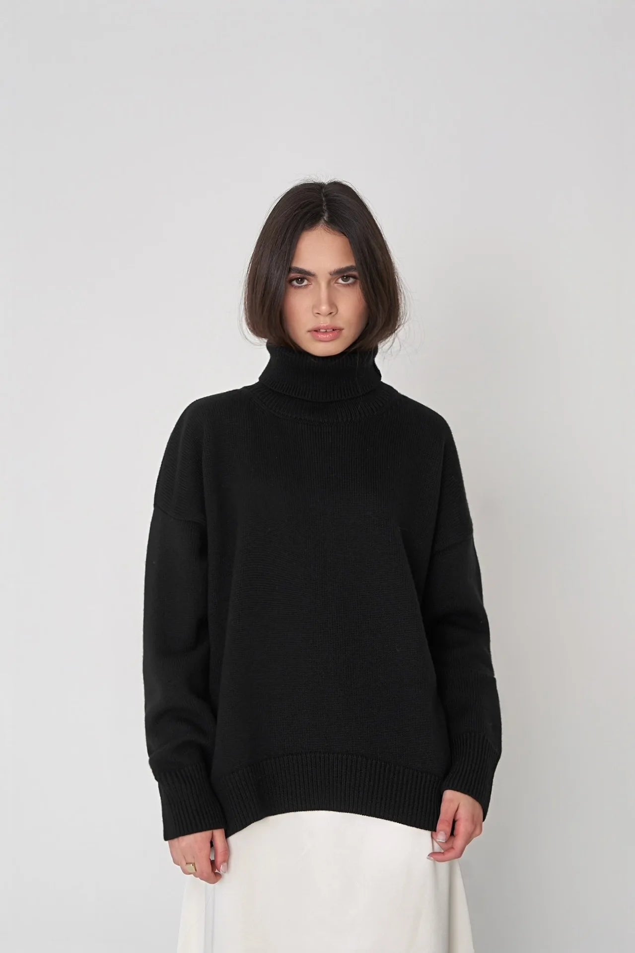 Oversized Women's White Turtleneck Knit Pullover Sweater VestiVogue black L
