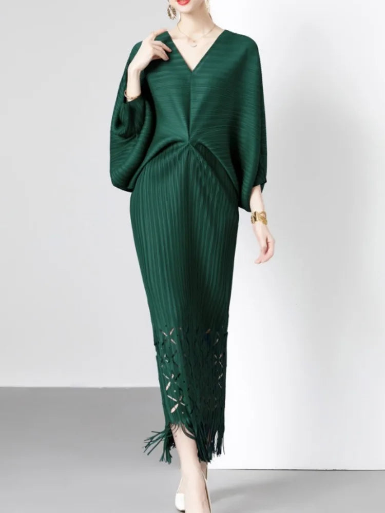 V-neck Batwing Sleeve Fringe Evening Dress in Solid Colour VestiVogue