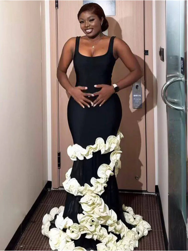 Elegant Maxi Ruched Bodycon Dress in Black and White VestiVogue