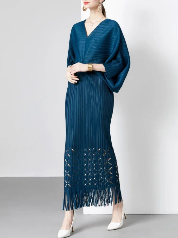 V-neck Batwing Sleeve Fringe Evening Dress in Solid Colour VestiVogue