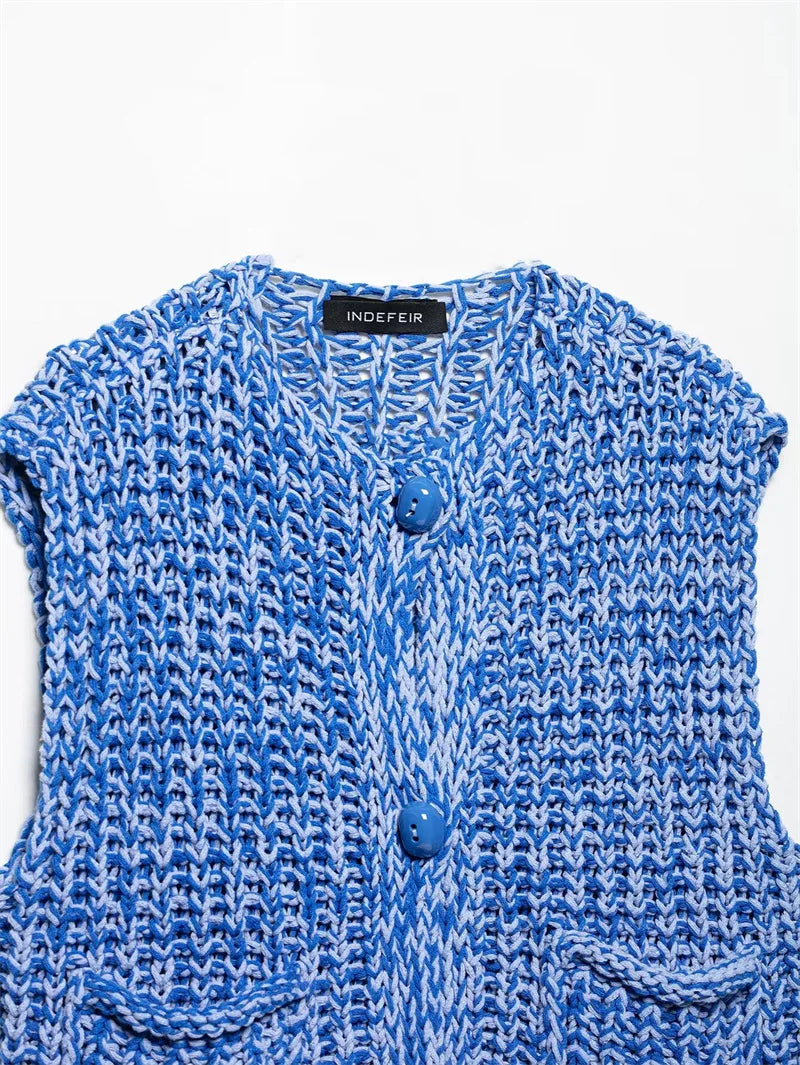 Chic Sleeveless Blue Knitted Top with Pockets VestiVogue
