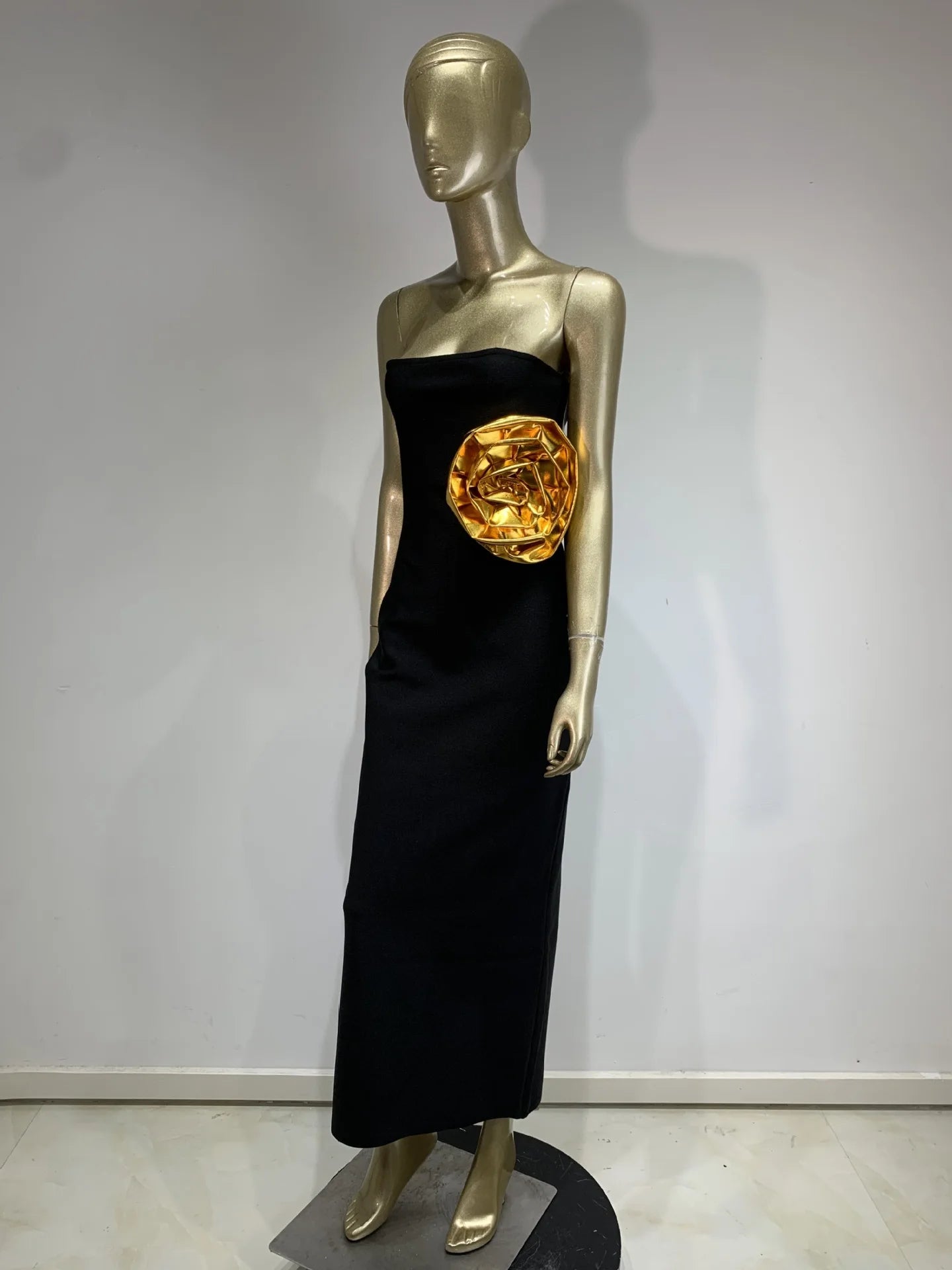 Sexy Strapless Gold Flower Bodycon Dress for Elegant Parties VestiVogue  