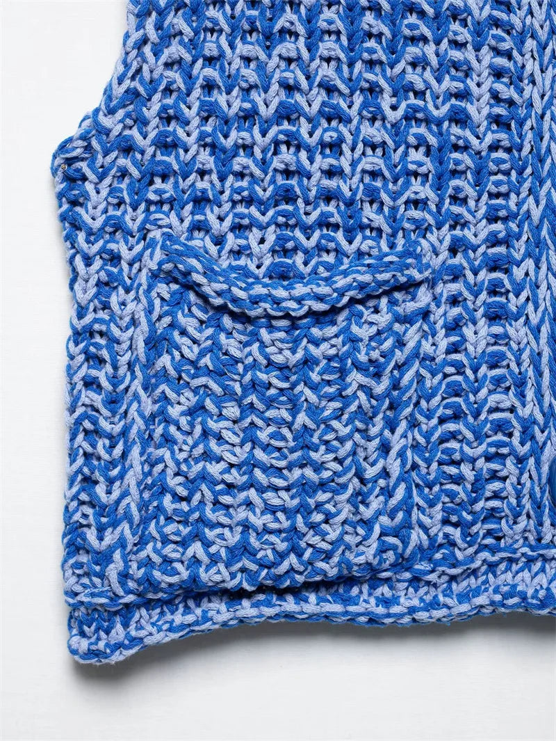 Chic Sleeveless Blue Knitted Top with Pockets VestiVogue