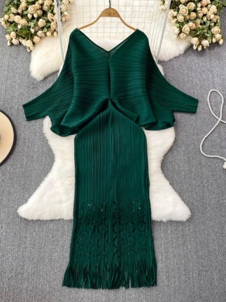 V-neck Batwing Sleeve Fringe Evening Dress in Solid Colour VestiVogue