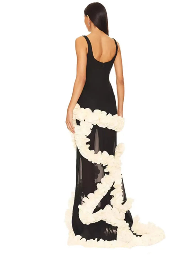 Elegant Maxi Ruched Bodycon Dress in Black and White VestiVogue