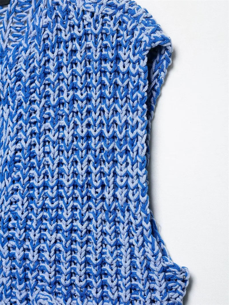 Chic Sleeveless Blue Knitted Top with Pockets VestiVogue