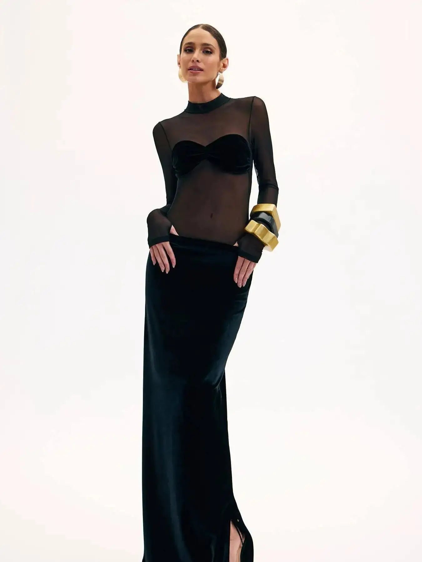 Elegant Black Velvet Bodycon Maxi Dress with Long Sleeves VestiVogue  