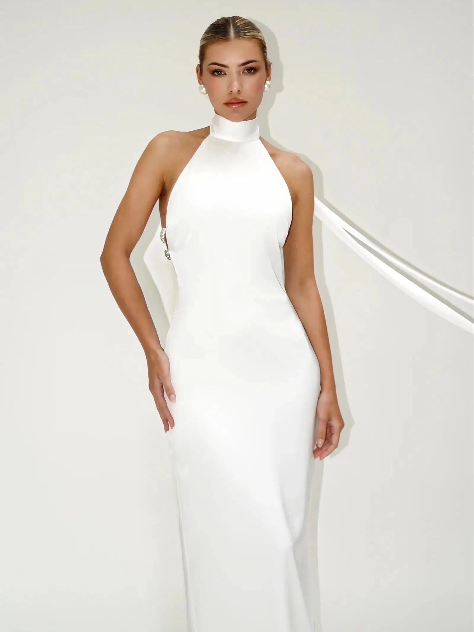 Backless Maxi Dress with neck strap VestiVogue WHITE M